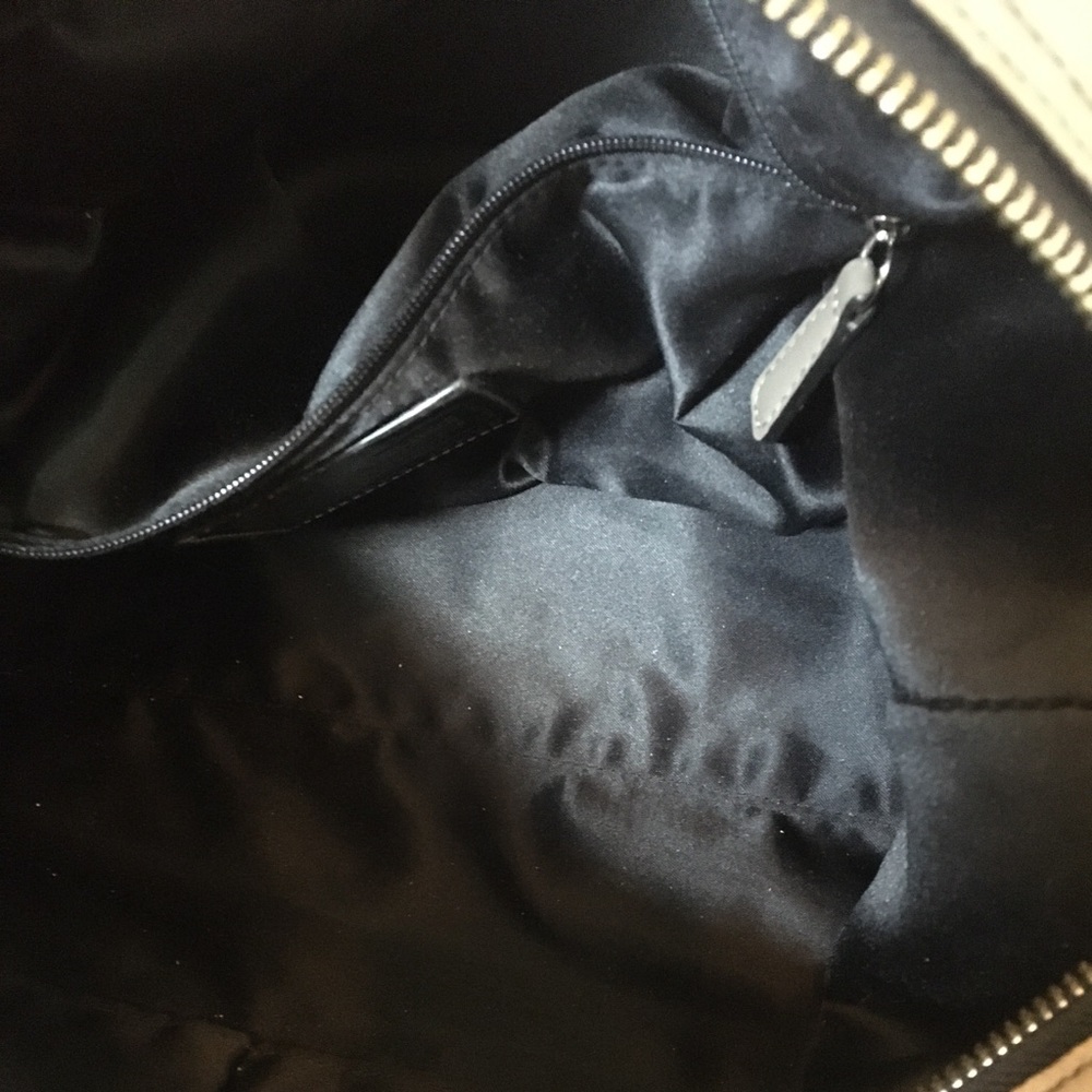 Coach Leather Purse - Excellent condition. - Picture 14 of 16